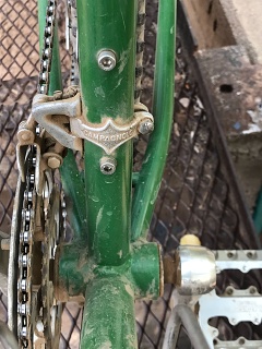 A Shimano FC-6207 triple on the DB Apex makes a good wide range double, 40-28 plus pants guard; a Campagnolo Nuovo Record pre-CPSC front derailleur shifts this combination really well. 