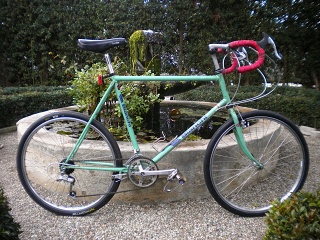 Bianchi Grizzly, new circa 1988 and made in Japan of steel tubes joined by lugs; shown here in about 2013 in Los Angeles. 