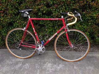 Early 1990s ? Bridgestone RB-1, sold in 2015 in Los Angeles. Clearance for maybe 28mm maximum; very good handling and faster on smooth surfaces than a drop bar 26er but less flexible. 