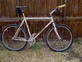 Bridgestone MB-4 single speed that was my beater for a year or so, ca. 2024; sold in ABQ NM that year. Straight bars are tolerable for short rides with bar ends that mimic the brake hood position. 