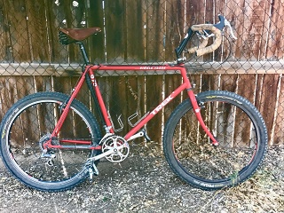 An early 1990s US made lugged steel modified Trek 970. A garage queen purchased in 2019 from a bike co op in Los Angeles. In its 2026 guise. 